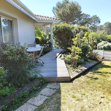 Spacieuse Avec Piscine Chauffee, Jardin Et Terrasse A Petit-piquey - Fr-1-736-9 Βίλα *