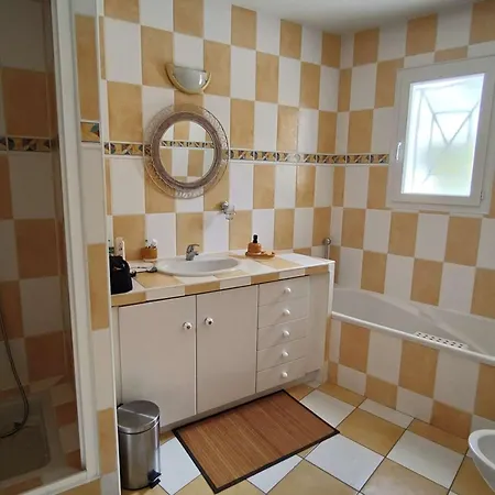 Βίλα Spacieuse Avec Piscine Chauffee, Jardin Et Terrasse A Petit-piquey - Fr-1-736-9 *