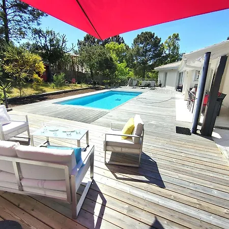 Spacieuse Avec Piscine Chauffee, Jardin Et Terrasse A Petit-piquey - Fr-1-736-9 Βίλα