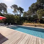 Вилла Spacieuse Avec Piscine Chauffee, Jardin Et Terrasse A Petit-piquey - Fr-1-736-9 *