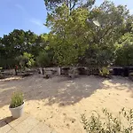 Spacieuse Avec Piscine Chauffee, Jardin Et Terrasse A Petit-piquey - Fr-1-736-9 *