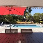 Spacieuse Avec Piscine Chauffee, Jardin Et Terrasse A Petit-piquey - Fr-1-736-9