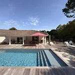 Вилла Spacieuse Avec Piscine Chauffee, Jardin Et Terrasse A Petit-piquey - Fr-1-736-9