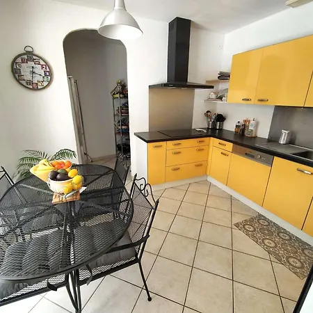 Spacieuse Avec Piscine Chauffee, Jardin Et Terrasse A Petit-piquey - Fr-1-736-9 Vila