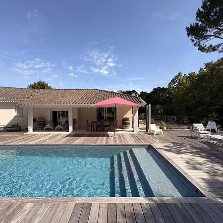 Vila Spacieuse Avec Piscine Chauffee, Jardin Et Terrasse A Petit-piquey - Fr-1-736-9
